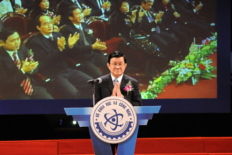 Le président Truong Tan Sang à la remise des prix Ho Chi Minh et des prix d’Etat